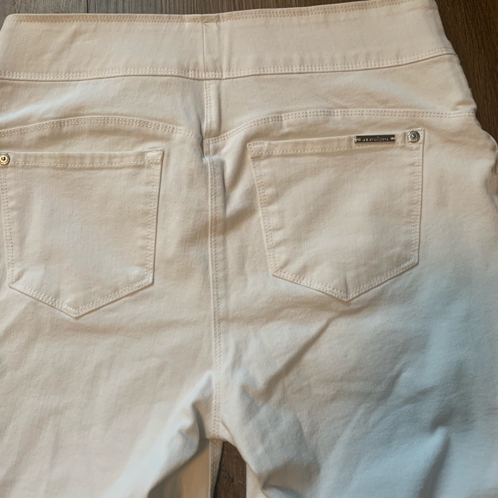 LUXE DENIM. White Pants with Embroidered Hem - Picture 9 of 10